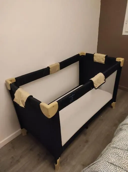 City & Cosy, Lyon Charcot- Wifi - Lave Linge - Balcon - Parking 0*,