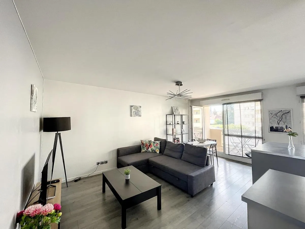 Apartment City & Cosy, Lyon Charcot- Wifi - Lave Linge - Balcon - Parking