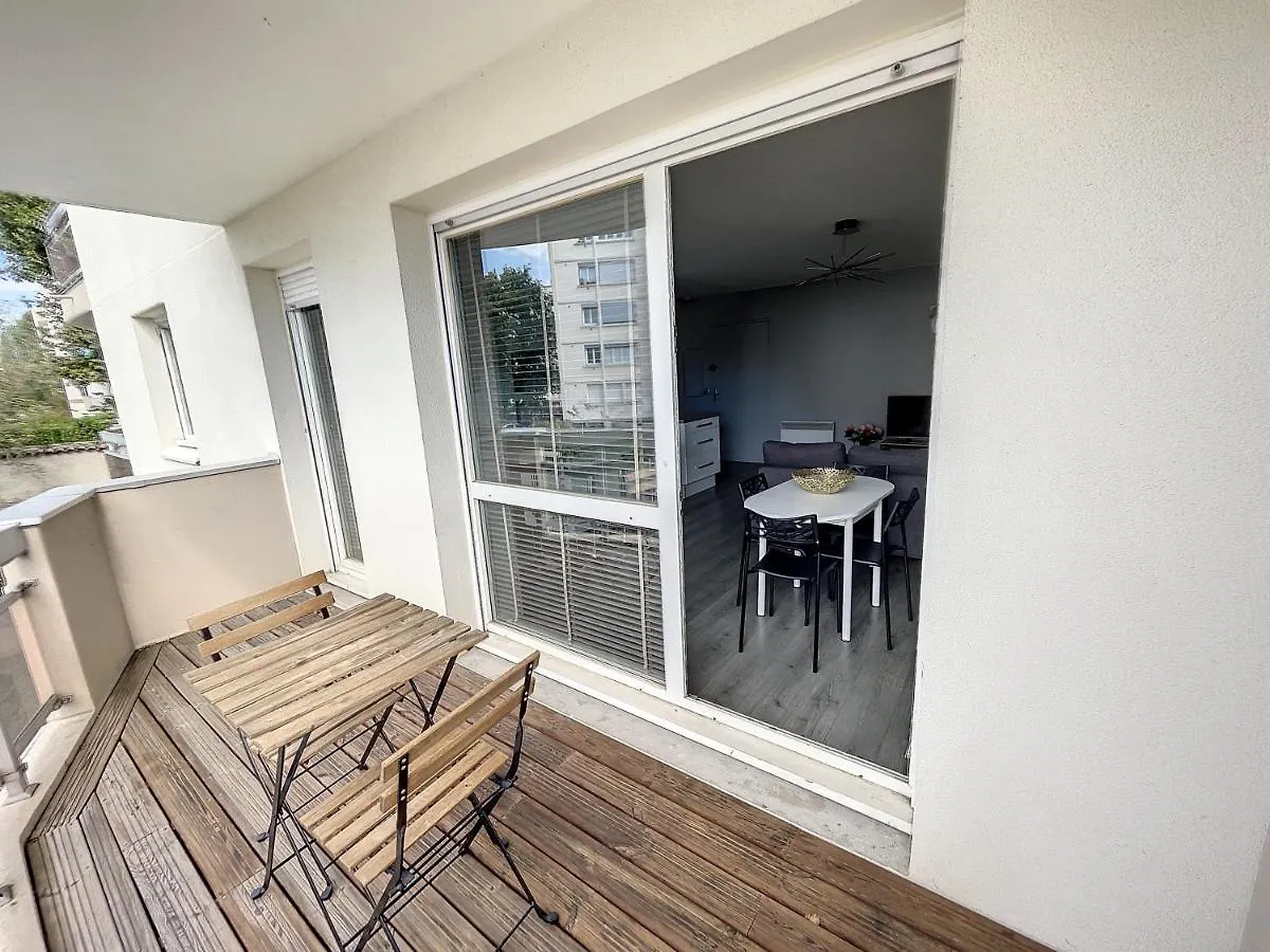 Apartment City & Cosy, Lyon Charcot- Wifi - Lave Linge - Balcon - Parking