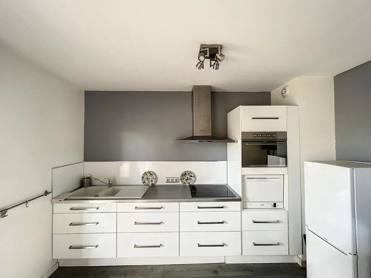 City & Cosy, Lyon Charcot- Wifi - Lave Linge - Balcon - Parking