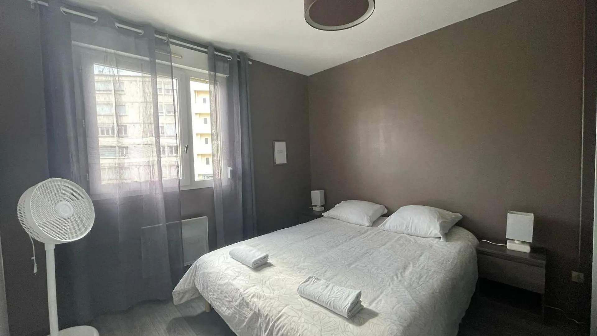 City & Cosy, Lyon Charcot- Wifi - Lave Linge - Balcon - Parking 0*,  France