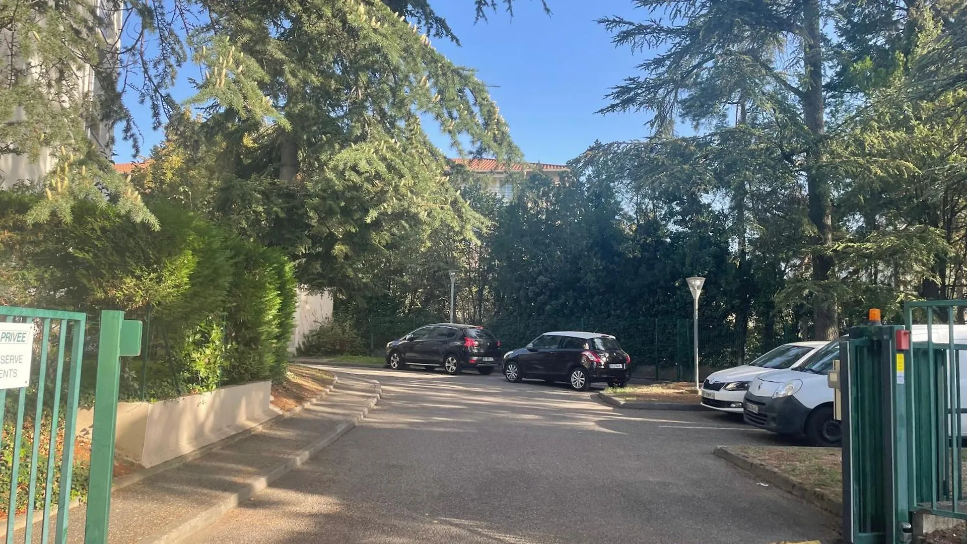 City & Cosy, Lyon Charcot- Wifi - Lave Linge - Balcon - Parking Apartment